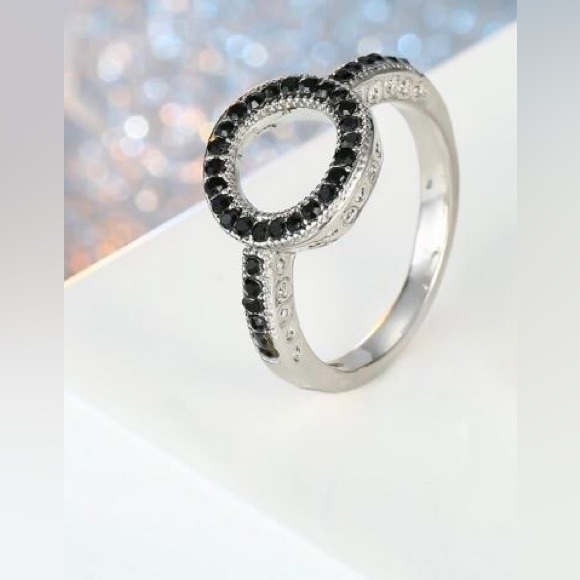 Black Circlet of Stones Ring - Picture 2 of 6